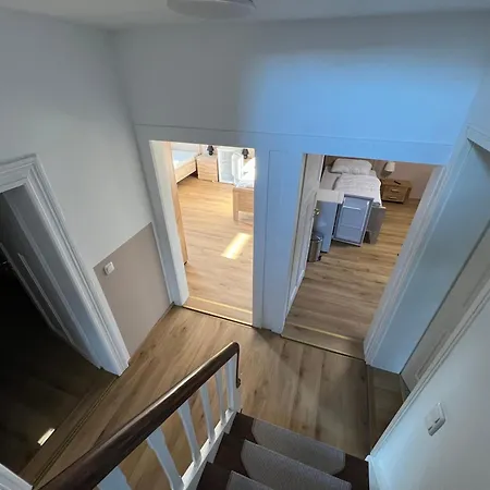 Gemuetliche In Διαμέρισμα *